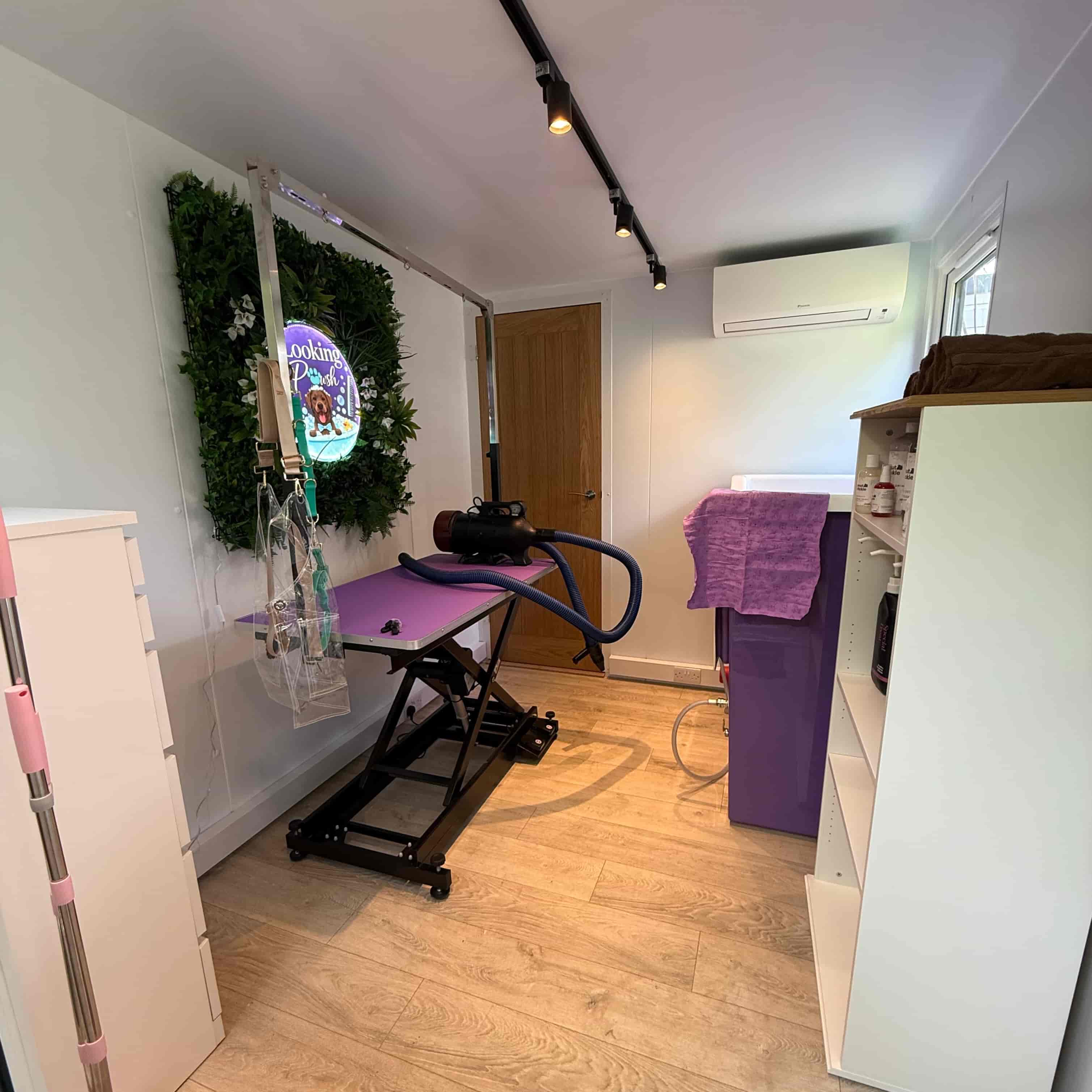 Grooming room layout
